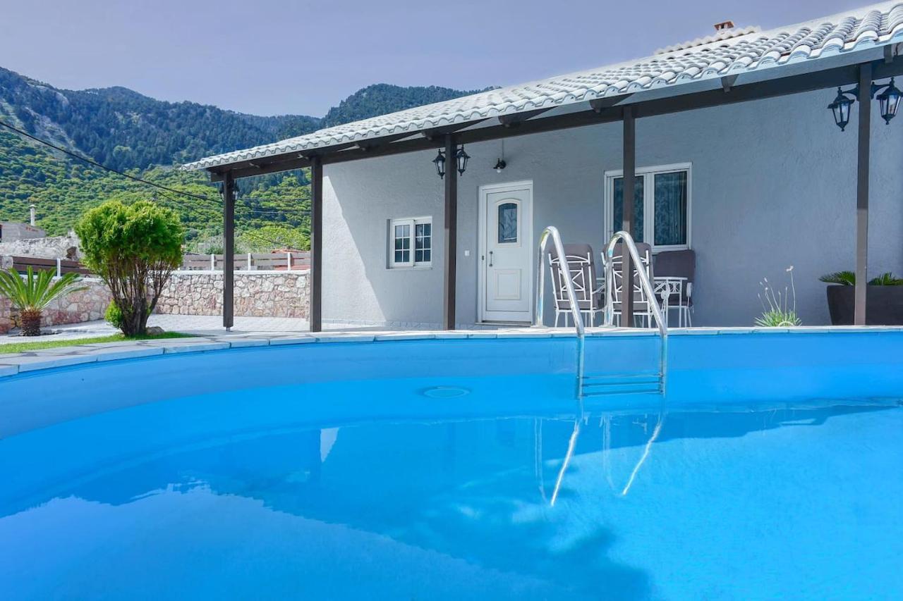 Fontana Luxury With Pool Near Villa Sálakos