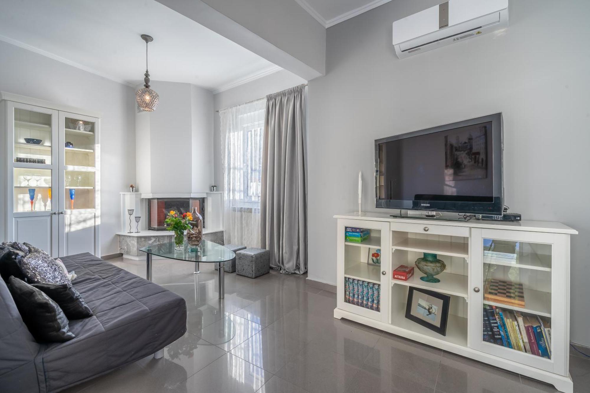 Fontana Luxury With Pool Near